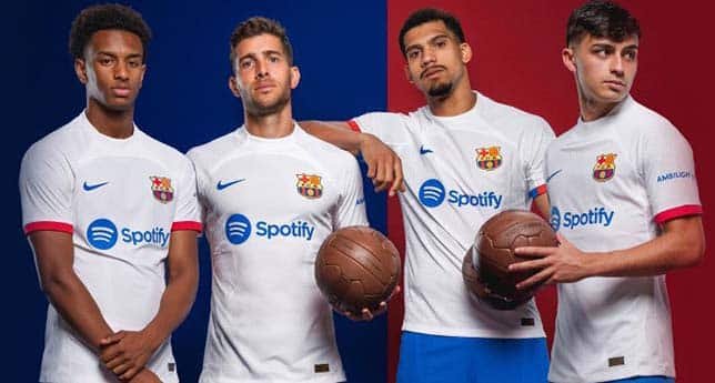 قميص برشلونة الجديد (غيتي)