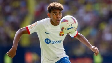 لامين يامال لاعب برشلونة