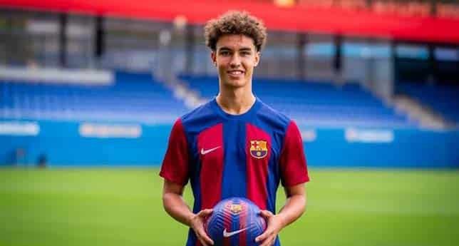 نوح دارفيتش يوقع لبرشلونة (غيتي)
