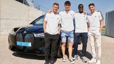 سيارات "بي إم دبليو" للاعبي ريال مدريد (غيتي)