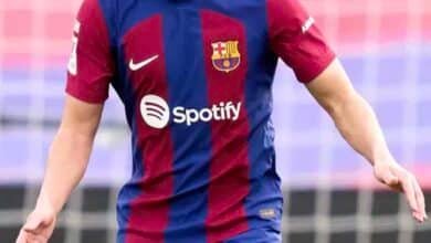 خطأ مطبعي وراء تأخر برشلونة في الكشف عن قميصه الجديد (غيتي)