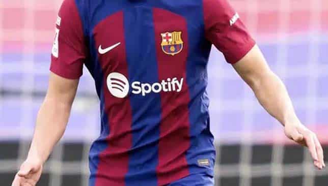 خطأ مطبعي وراء تأخر برشلونة في الكشف عن قميصه الجديد (غيتي)