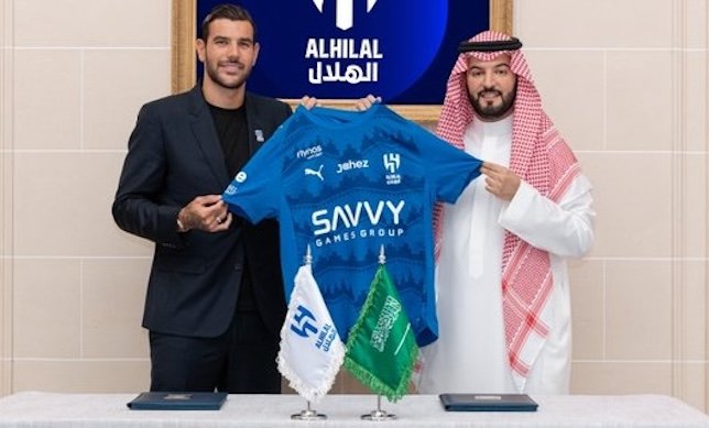 ثيو هيرنانديز ورئيس الهلال فهد بن نافل (غيتي)
