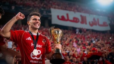 فرحة أحمد سيد زيزو بالتتويج بكأس السوبر على حساب الزمالك (غيتي)