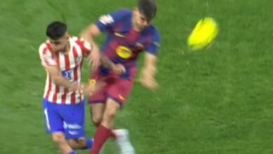 تدخل جيرارد مارتين على لاعب أتلتيكو مدريد