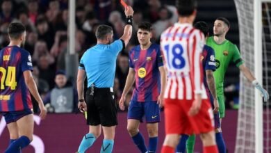 باو كوبارسي يحصل على بطاقة حمراء ضد أتلتيكو مدريد (غيتي)